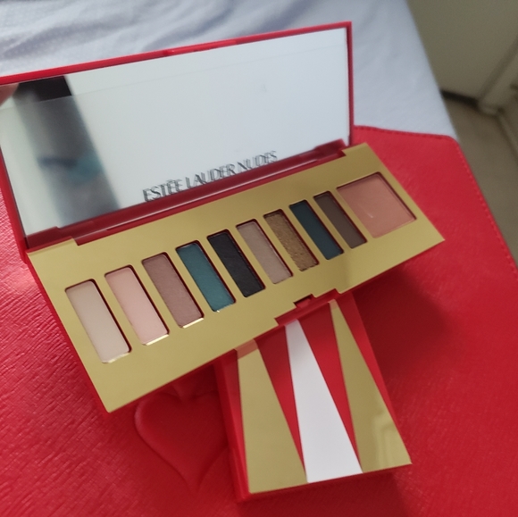 Estee lauder eyeshadow and blush set - Picture 3 of 3